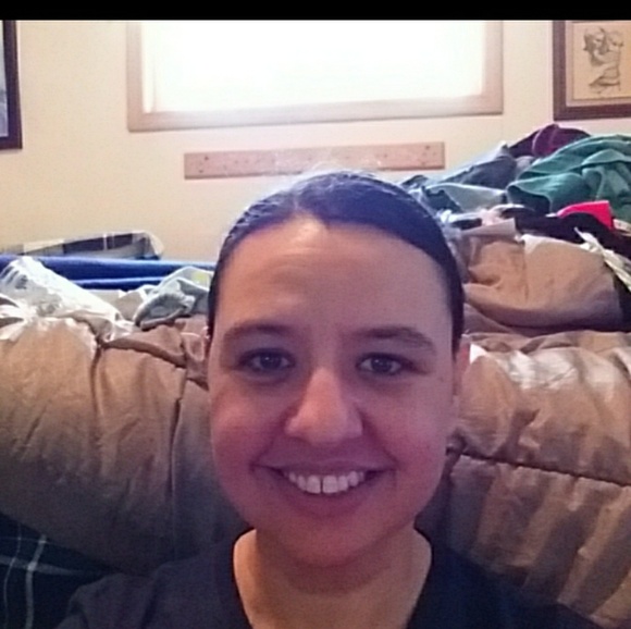 Meet your Posher, Carina - Picture 2 of 3